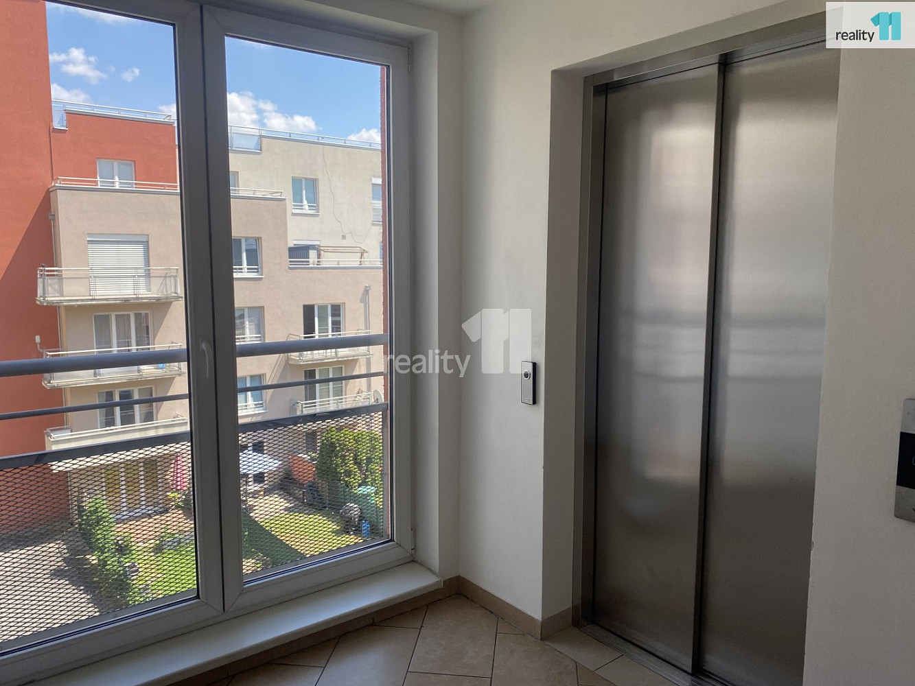 Pronájem bytu 2+kk 52 m² – pohled 6