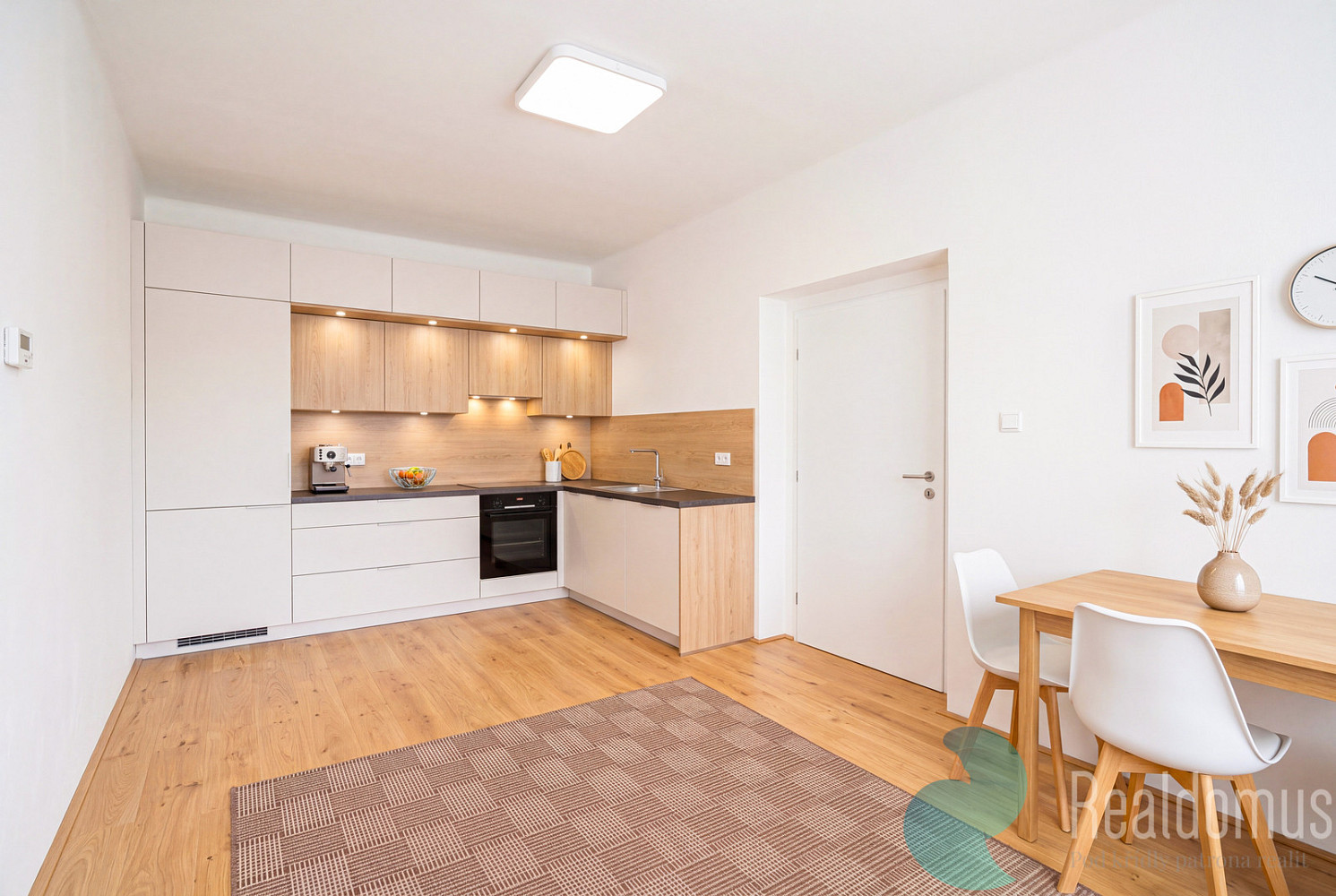 Prodej domu 180 m² s pozemkem 336 m² — photo 2