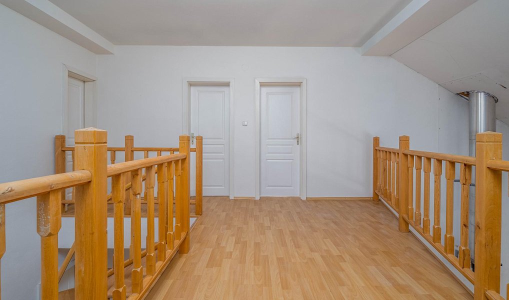 Prodej domu 244 m² s pozemkem 1 000 m², Zvole – náhled fotky 18