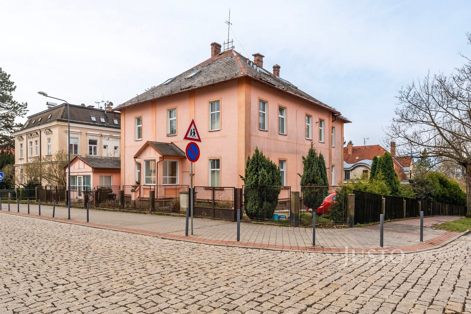 Prodej domu 225 m² s pozemkem 931 m² – fotografie 3