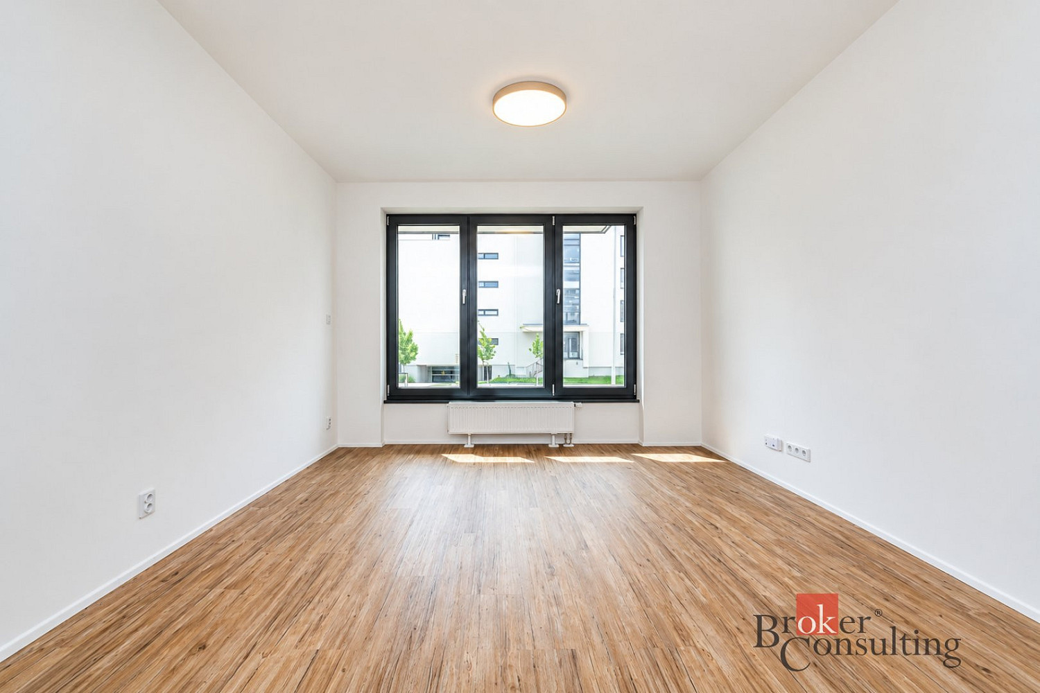 Pronájem bytu 1+kk 30 m² – fotografie 4