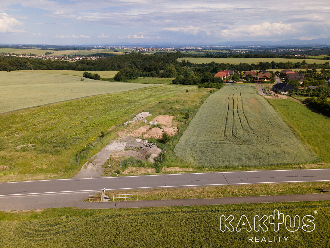 Prodej stavebního pozemku 3 828 m² – fotografie 3