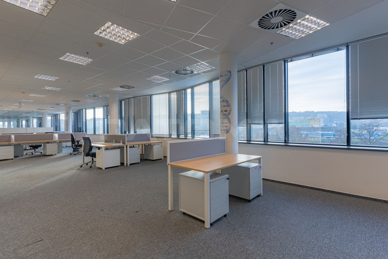 Pronájem kanceláře 708 m² – fotografie 5