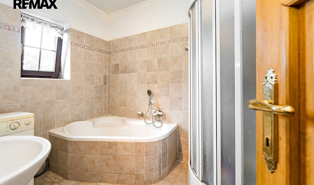 Prodej domu 150 m² s pozemkem 3 942 m², Blatce – náhled fotky 8