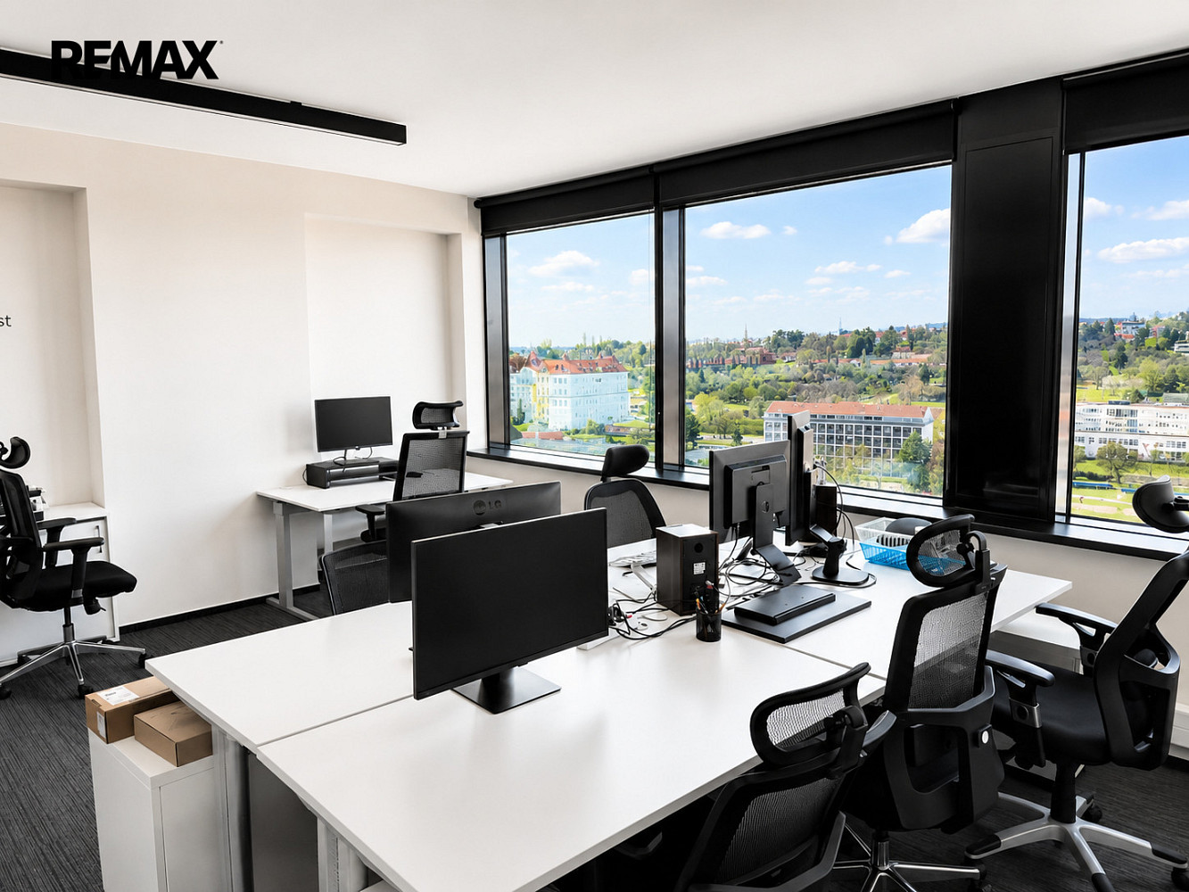Pronájem kanceláře 240 m² – fotografie 2