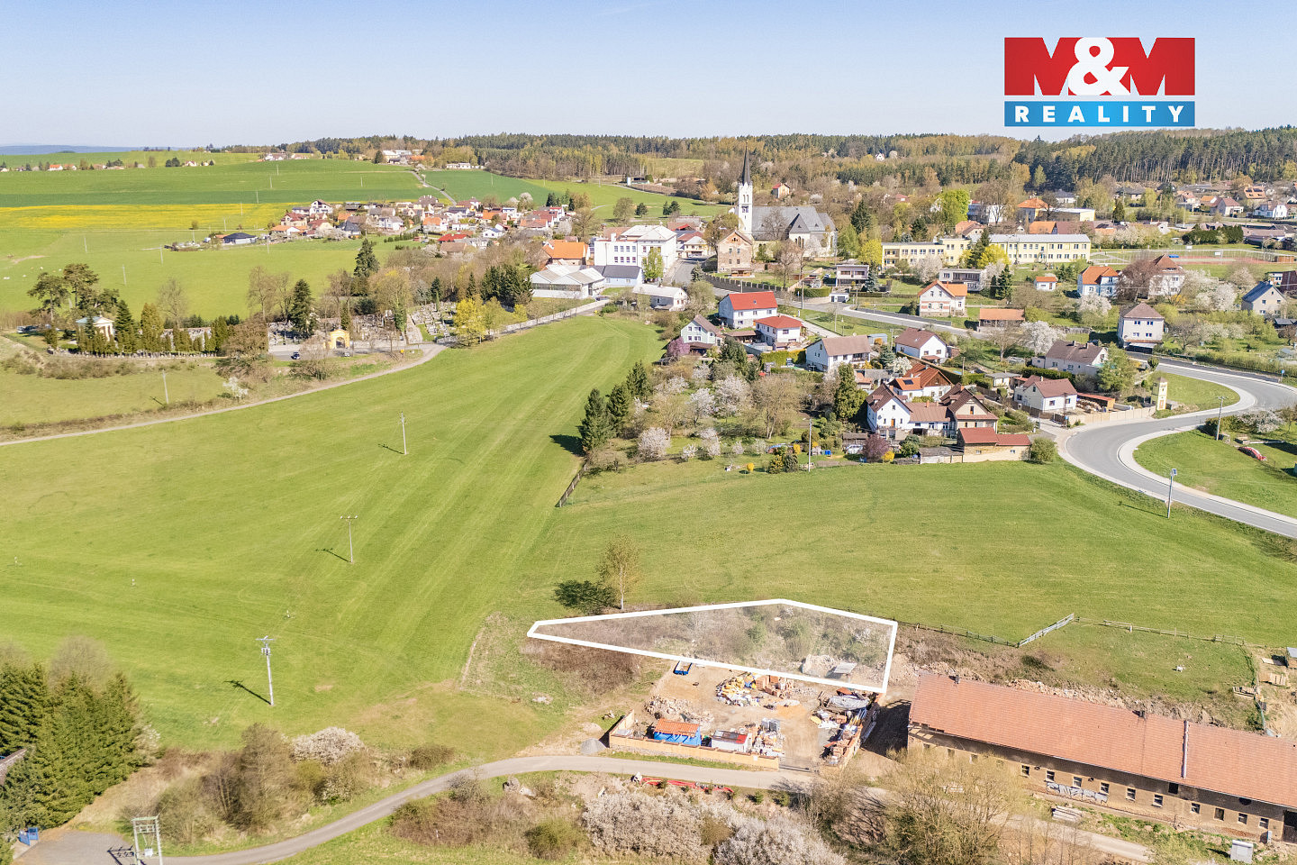Prodej stavebního pozemku 775 m² – pohled 2