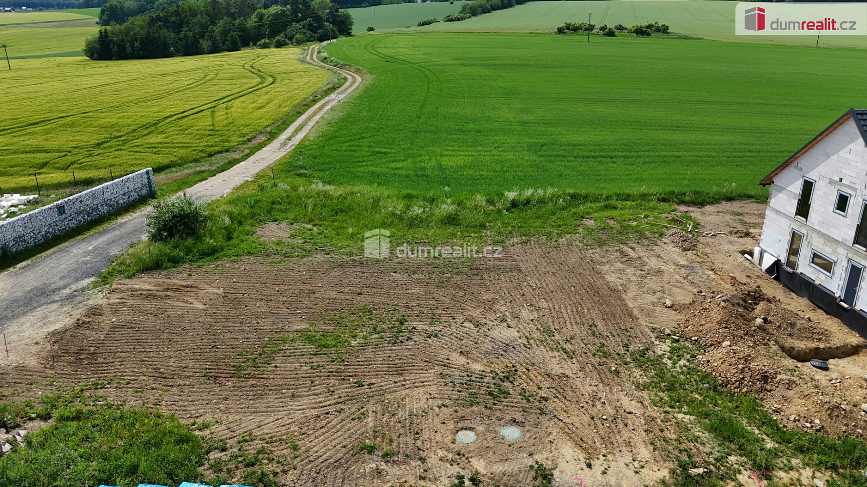 Prodej stavebního pozemku 897 m² – fotografie 2