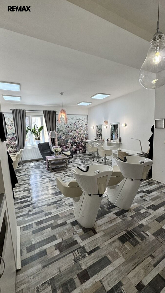 Pronájem obchodních prostor 70 m²