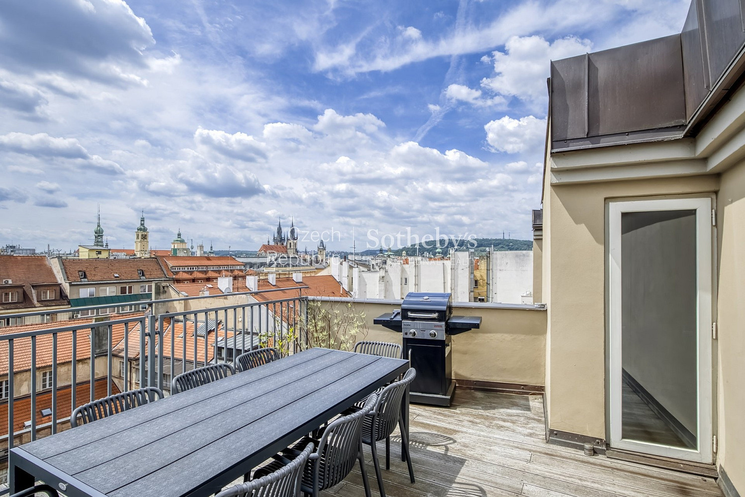 Pronájem bytu 3+kk 250 m² – fotografie 2