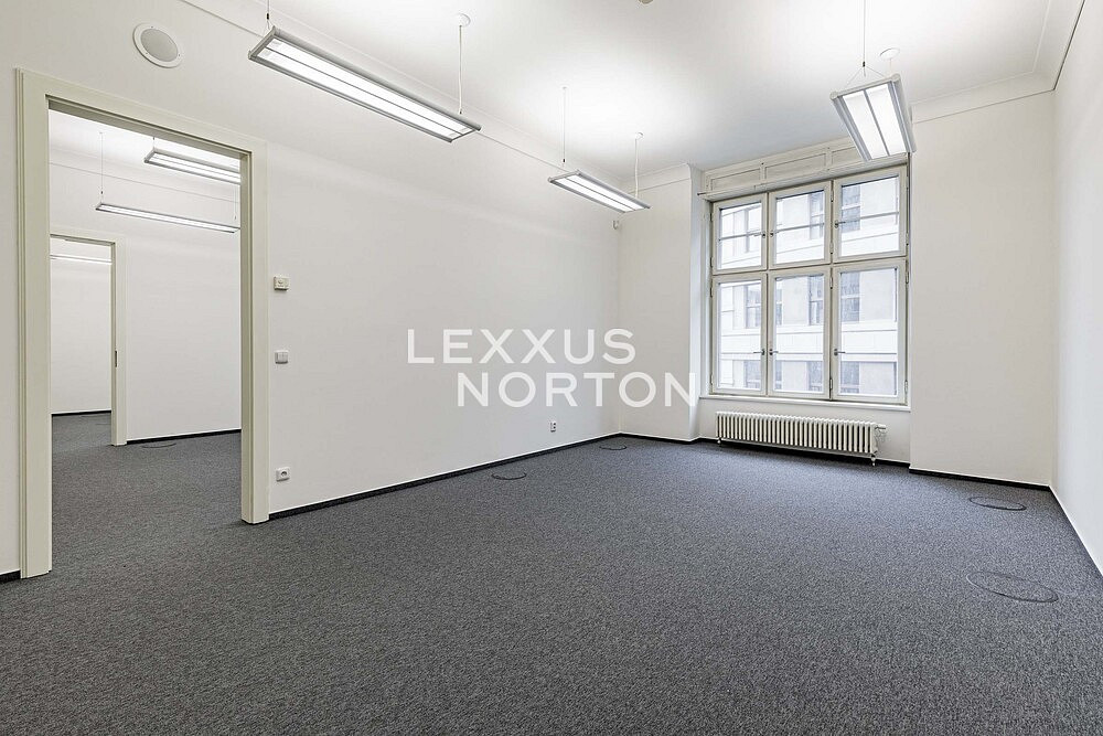 Pronájem kanceláře 560 m² — photo 3
