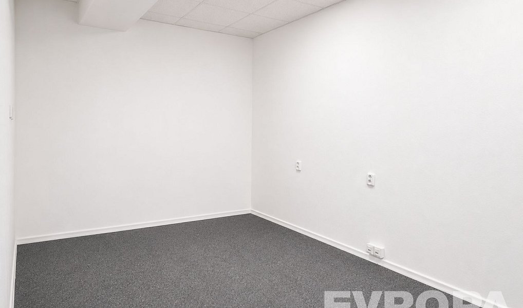 Pronájem kanceláře 117 m², Kolín – náhled fotky 12