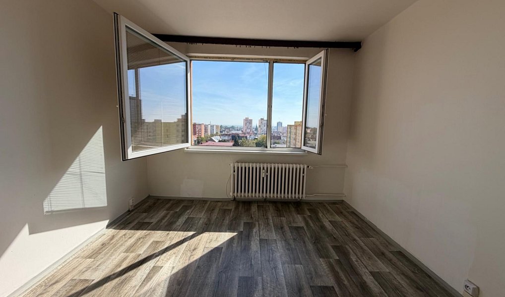 Pronájem bytu 1+kk 20 m², Chomutov – náhled fotky 2