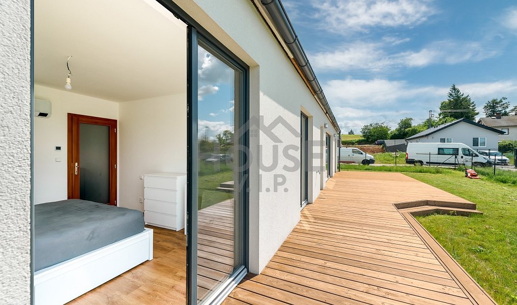 Prodej domu 82 m² s pozemkem 806 m², Chrást – náhled fotky 2