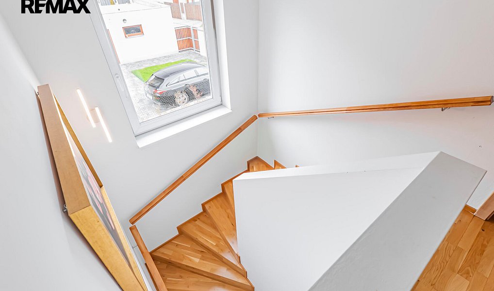 Prodej domu 180 m² s pozemkem 679 m², Veleň – náhled fotky 11