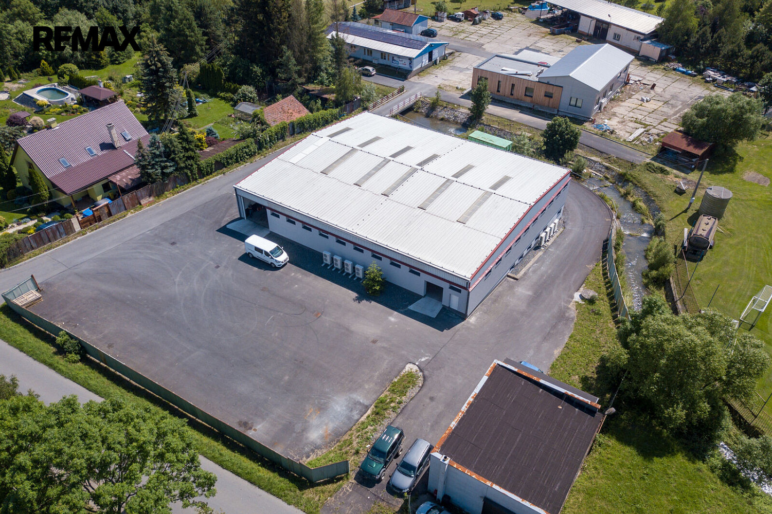 Pronájem výrobních prostor 1 335 m² – fotografie 2