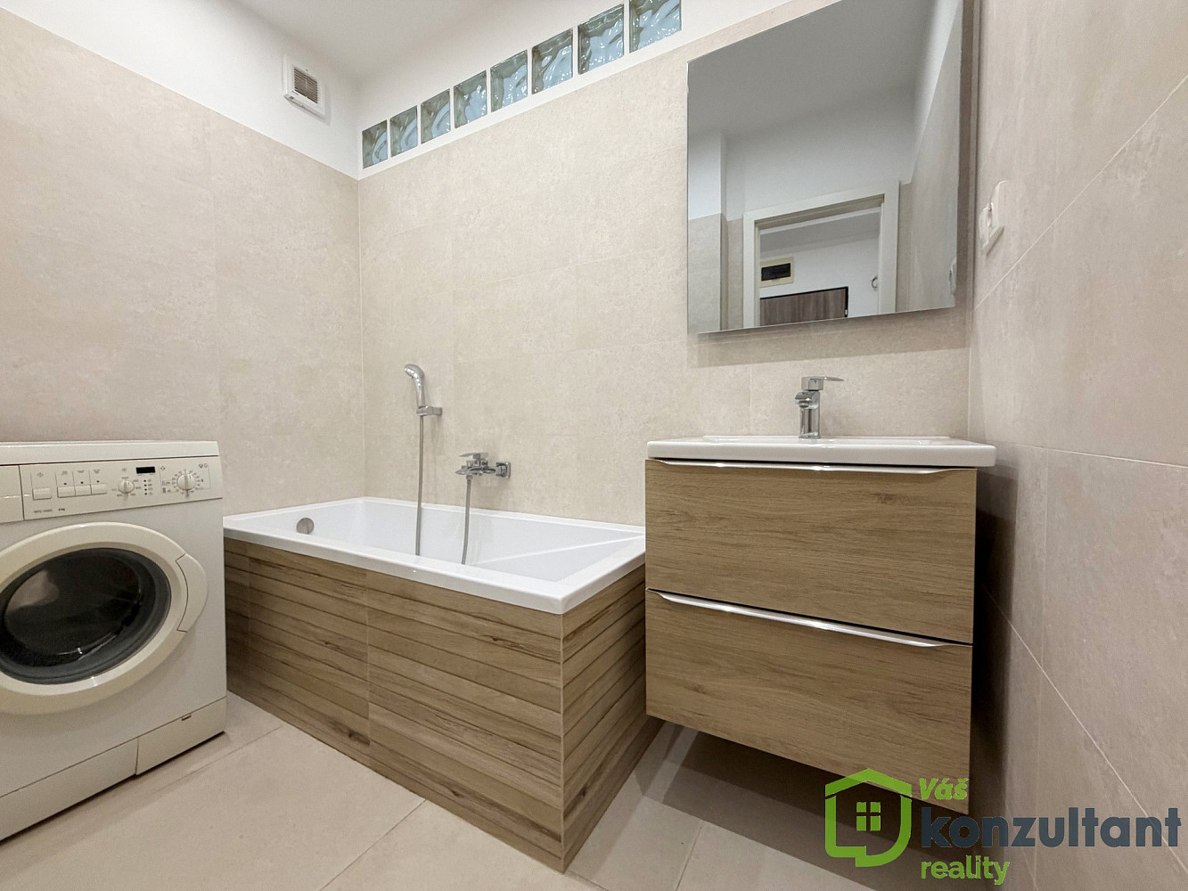 Pronájem bytu 2+kk 49 m² — photo 3