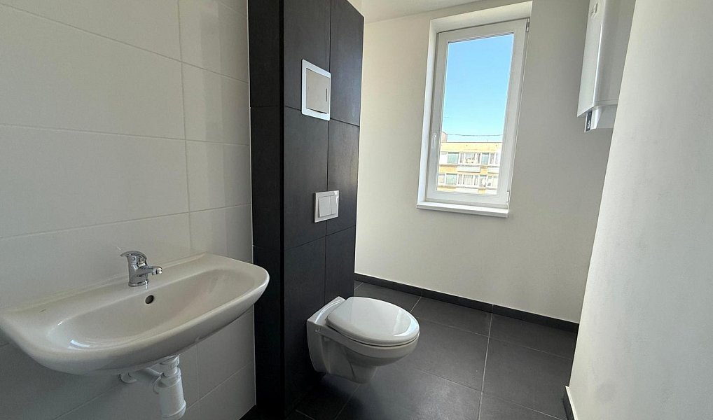 Pronájem bytu 1+kk 34 m², Chomutov – náhled fotky 7