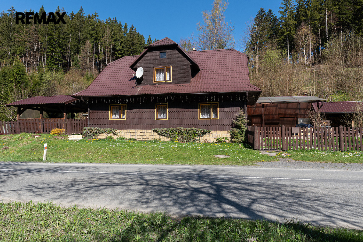 Prodej domu 220 m² s pozemkem 2 070 m²