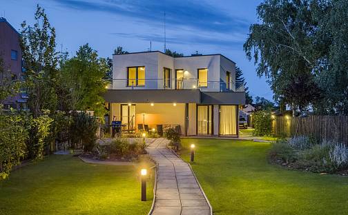 Prodej domu 392 m² s pozemkem 1 068 m², Na návsi, Praha 10 - Dolní Měcholupy