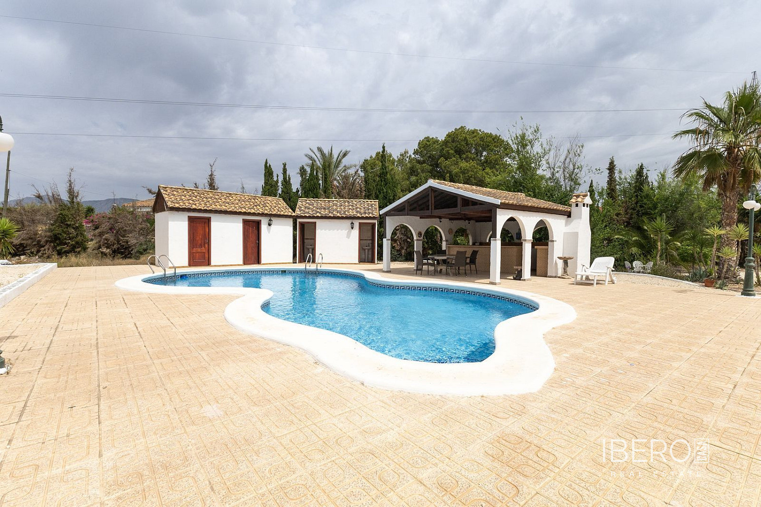 Prodej domu 853 m² s pozemkem 5 000 m² — photo 2