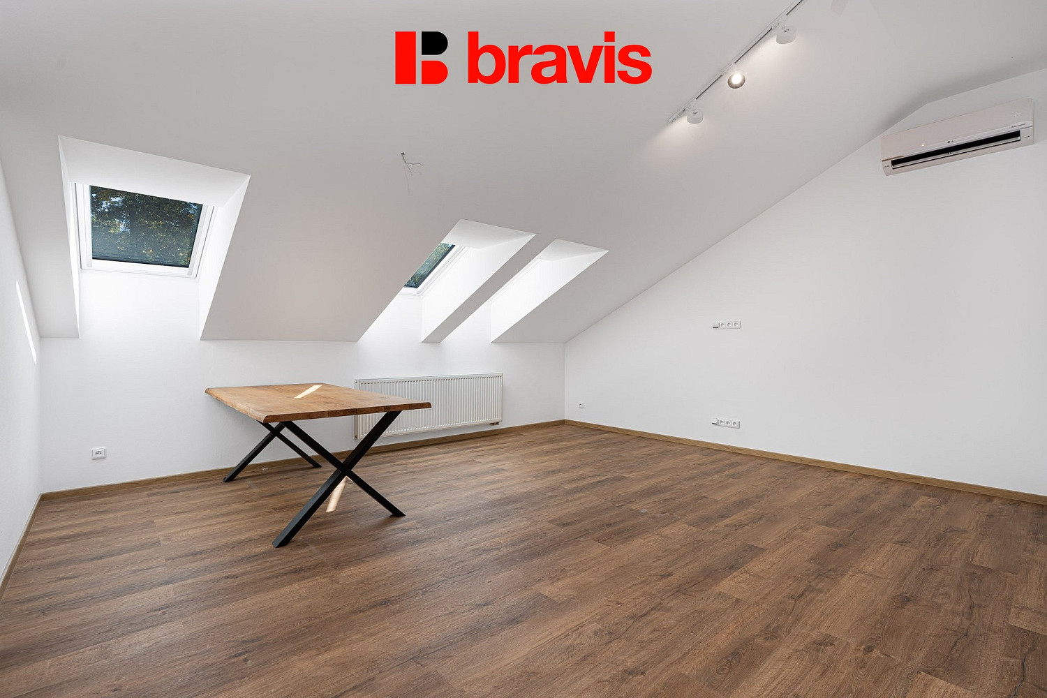 Pronájem kanceláře 230 m² – fotografie 2