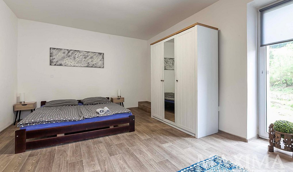 Prodej domu 300 m² s pozemkem 682 m², Desná – náhled fotky 10