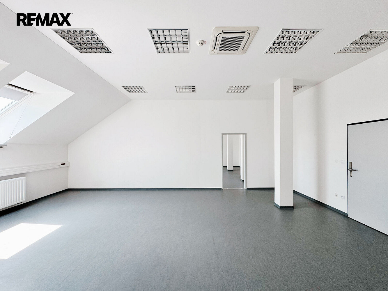 Pronájem kanceláře 40 m² – fotografie 2