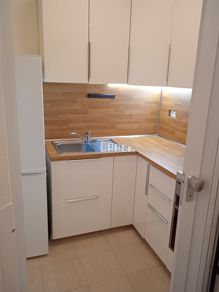 Pronájem bytu 1+kk 27 m² — photo 3