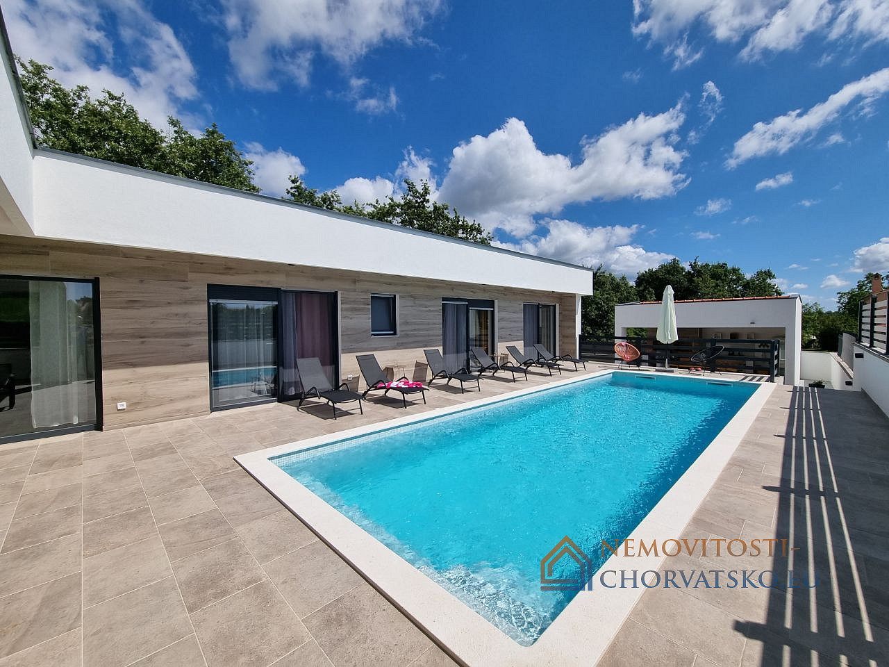 Prodej domu 220 m² s pozemkem 895 m² - Widok 6