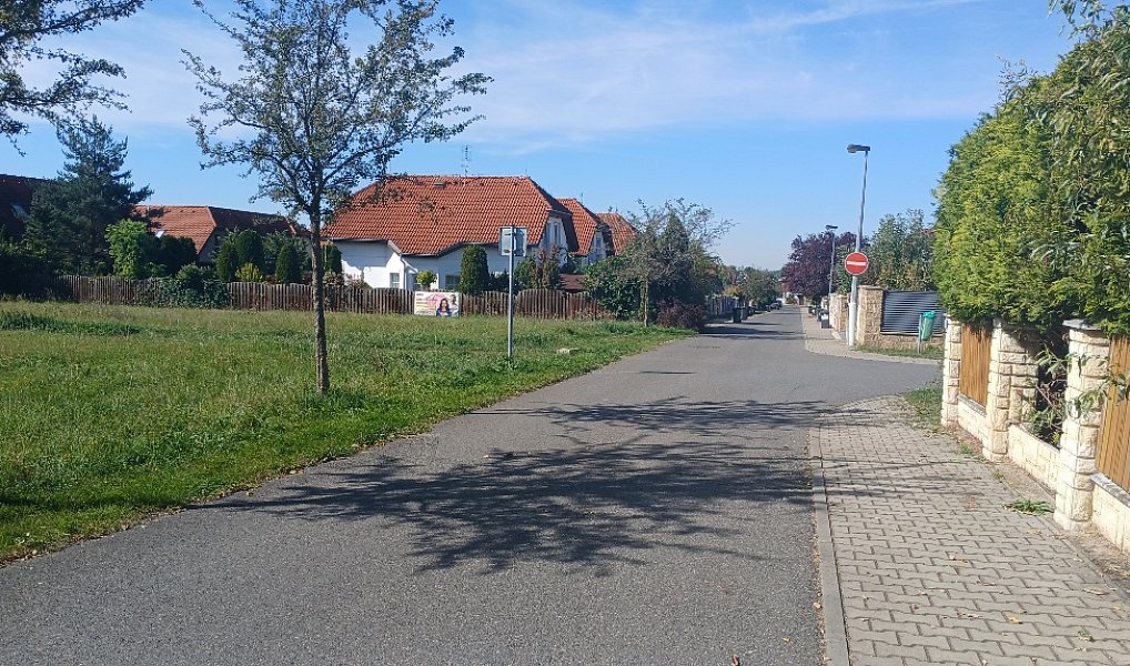 Prodej stavebního pozemku 755 m², Praha – náhled fotky 2