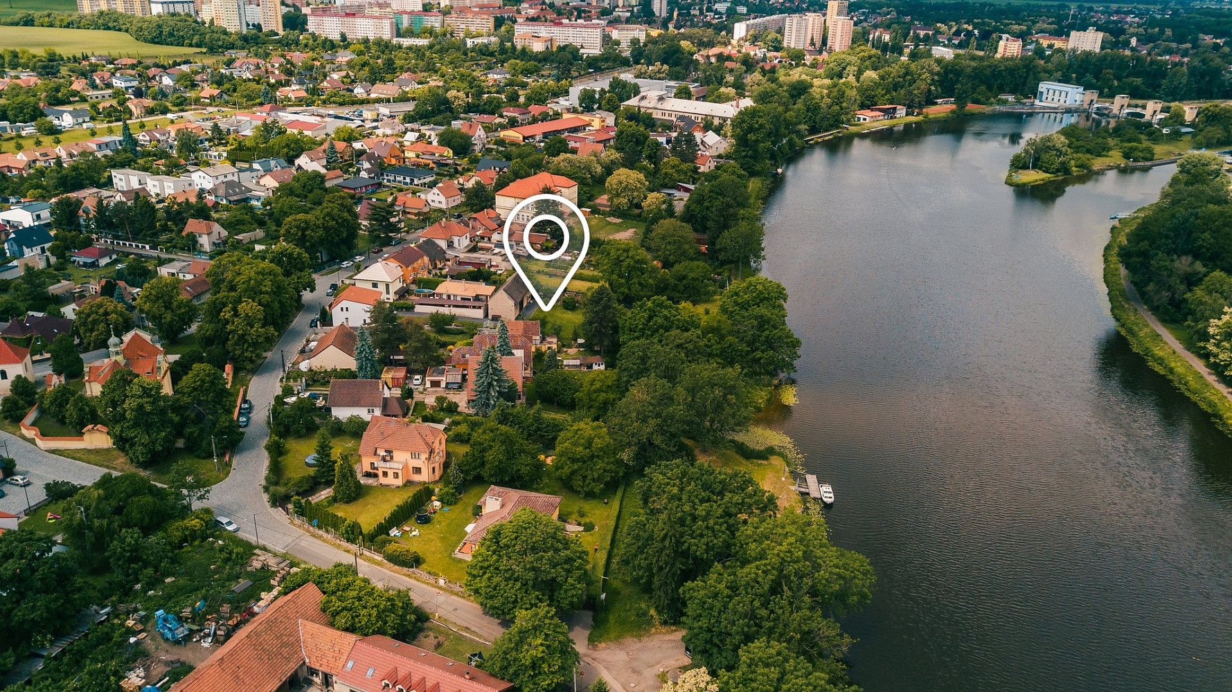 Prodej stavebního pozemku 2 460 m² – fotografie 2