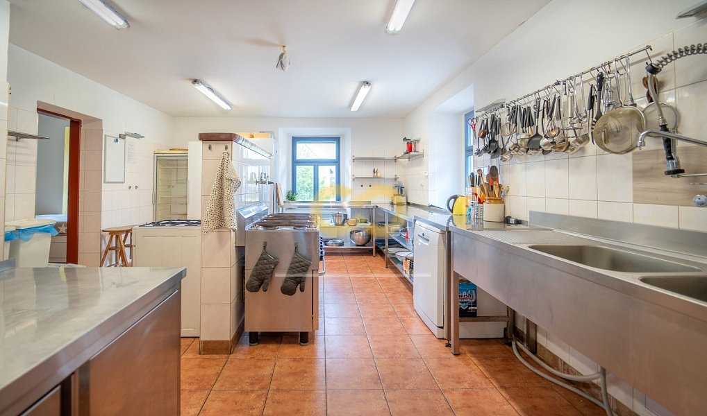 Prodej domu 590 m² s pozemkem 5 200 m², Uzeničky – náhled fotky 12