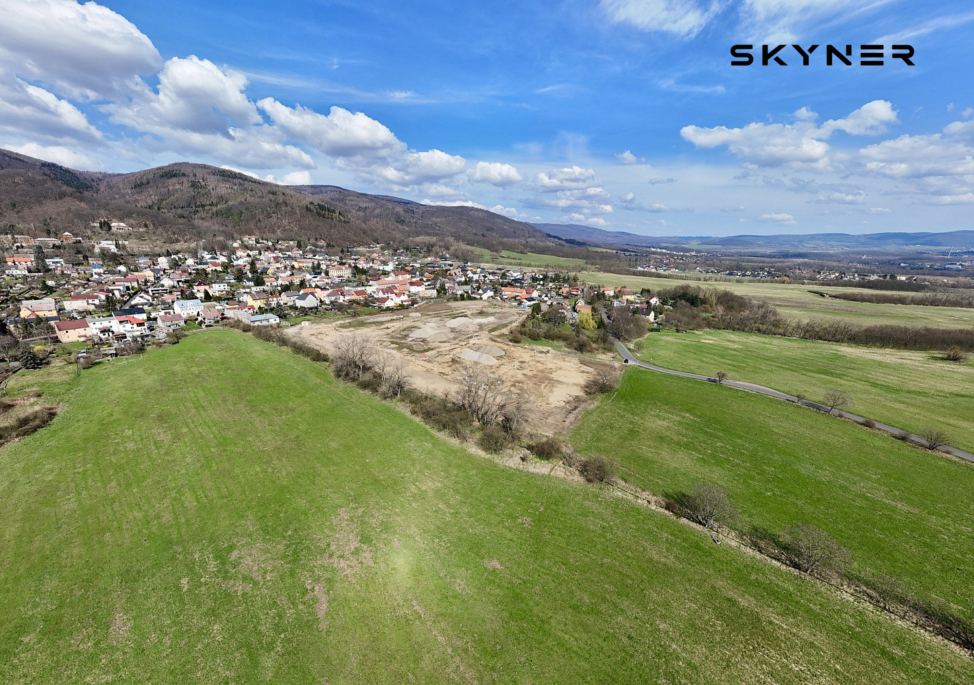 Prodej stavebního pozemku 826 m² – fotografie 5