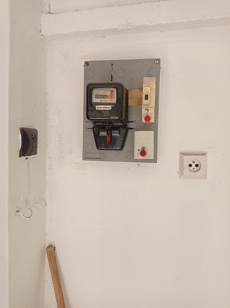 Prodej řadové garáže s elektřinou v hradci králové bezručova ulice — photo 4