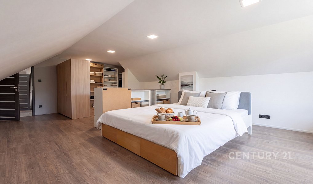 Prodej domu 284 m² s pozemkem 1 154 m², Roštín – náhled fotky 2