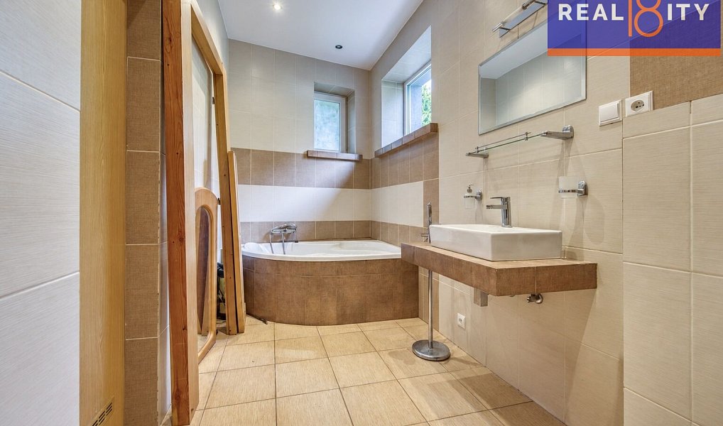Prodej bytu 5+kk 150 m², Roztoky – náhled fotky 3