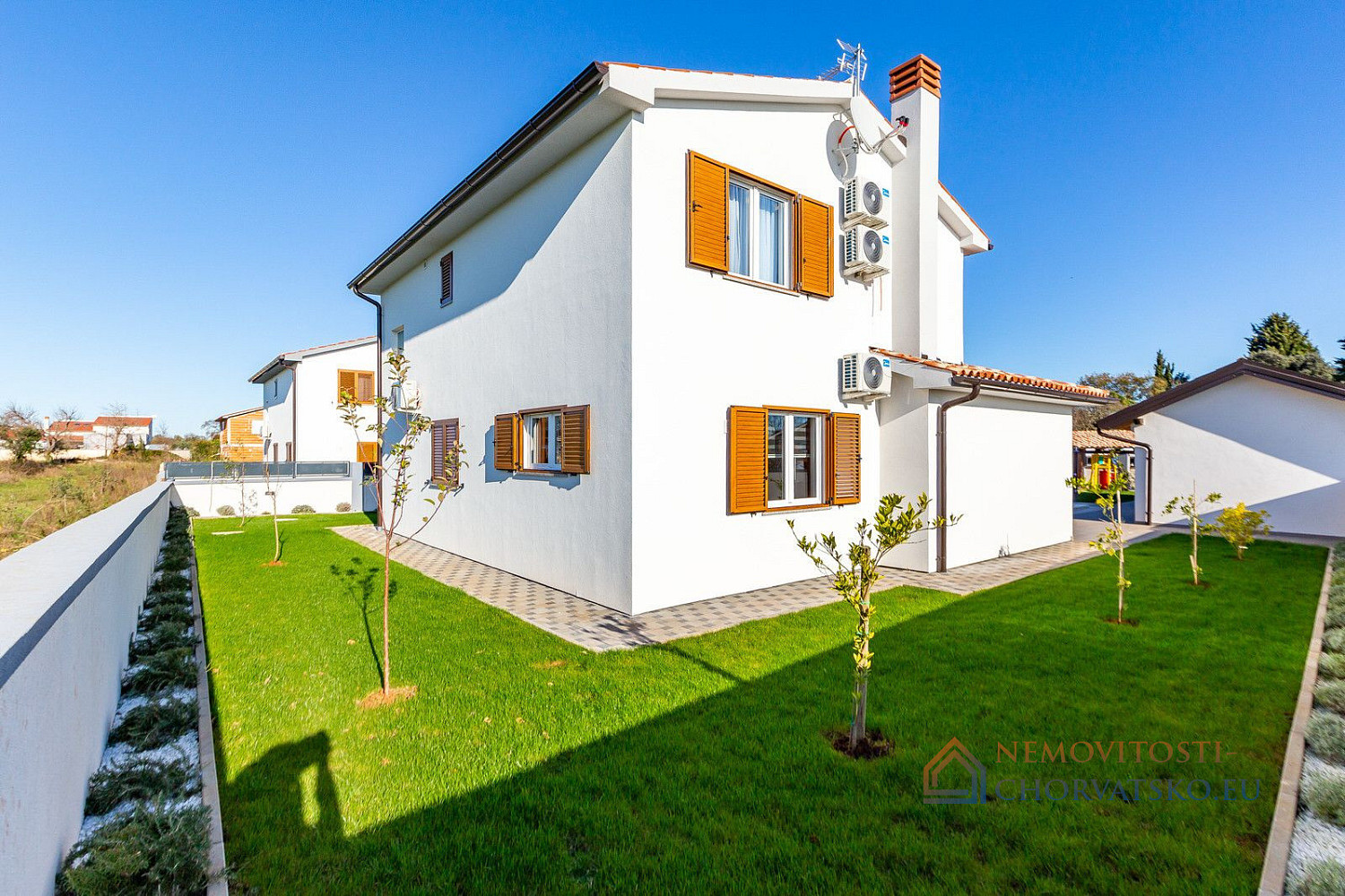 Prodej domu 282 m² s pozemkem 1 737 m² - Aanzicht 5