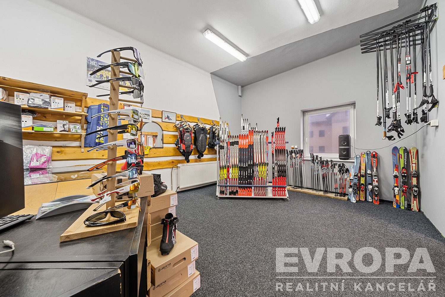 Prodej obchodních prostor 376 m² – fotografie 3