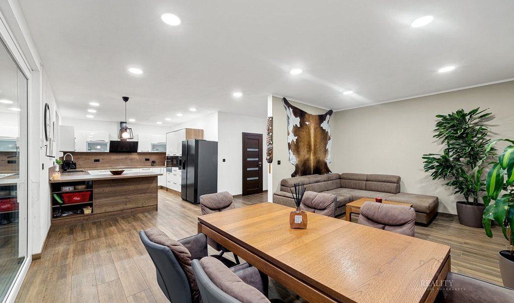 Prodej domu 221 m² s pozemkem 1 252 m², Mělnické Vtelno – náhled fotky 2