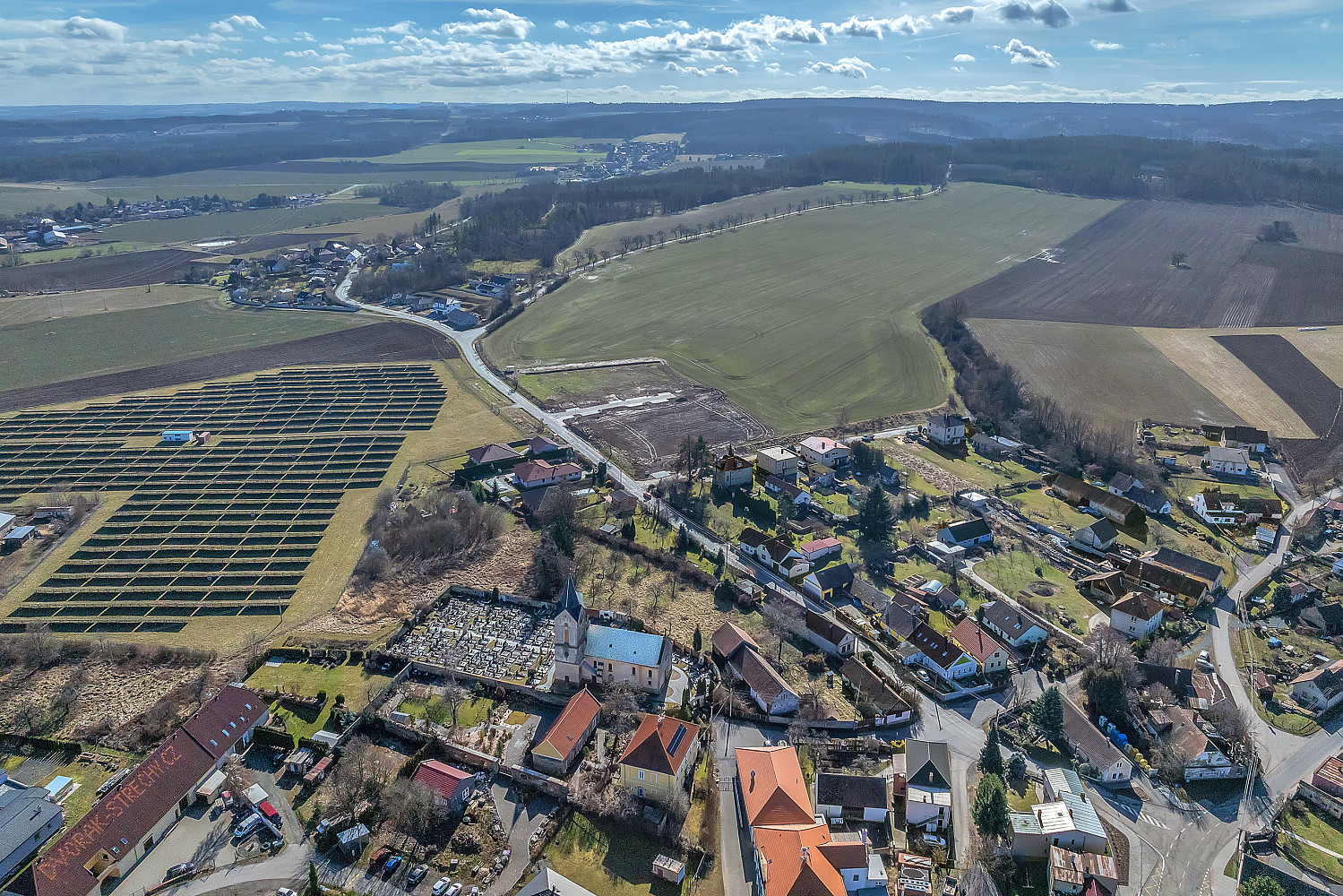 Prodej stavebního pozemku 1465 m² - Morašice – pohled 2