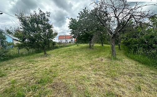 Prodej stavebního pozemku 1 090 m², Újezdec, okres Uherské Hradiště