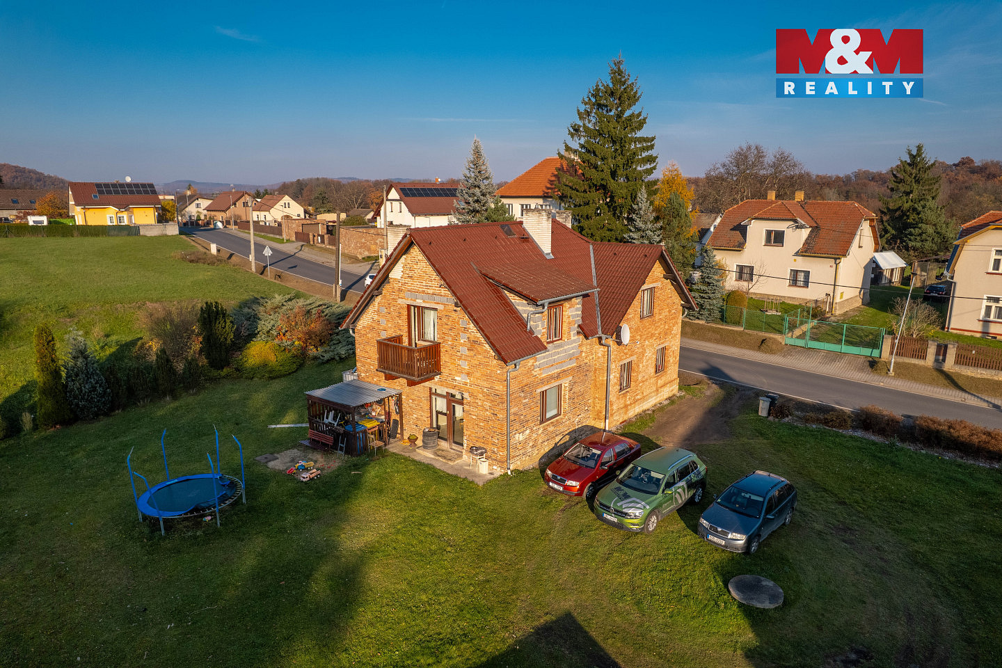 Prodej domu 180 m² s pozemkem 2 215 m²