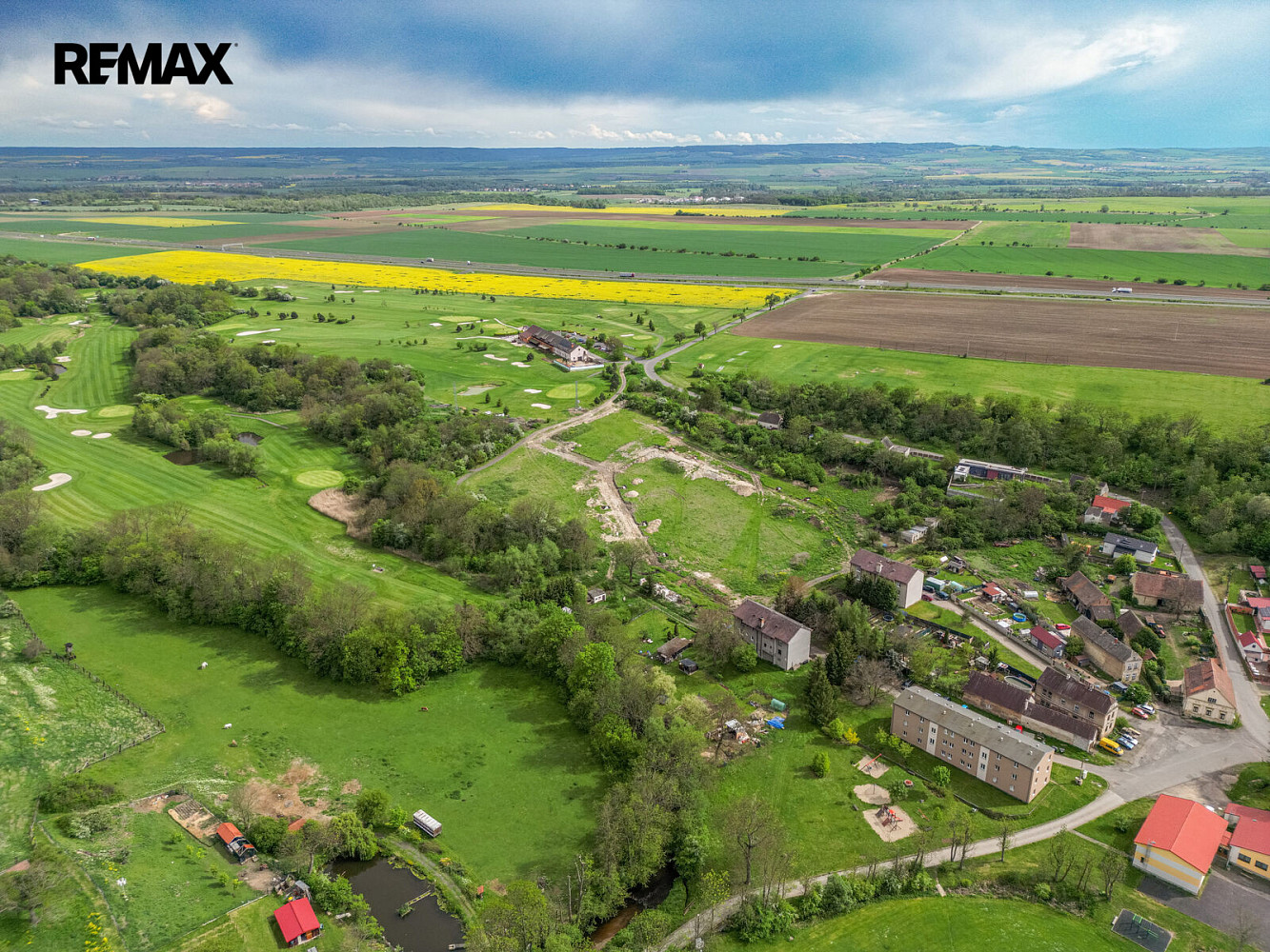 Prodej stavebního pozemku 1 006 m² – fotografie 5