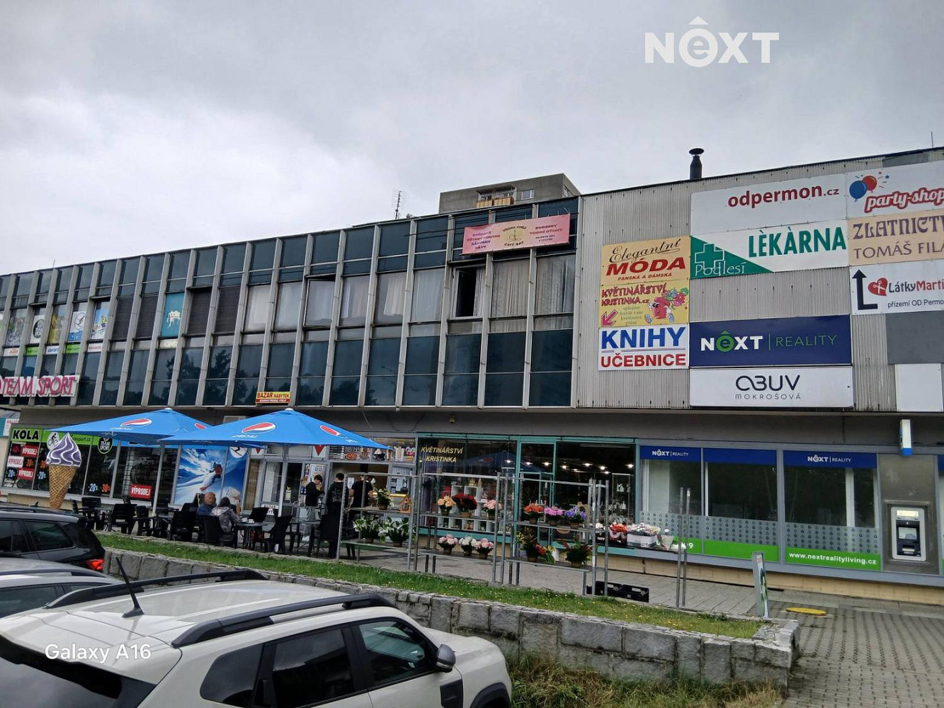 Pronájem obchodních prostor 300 m²