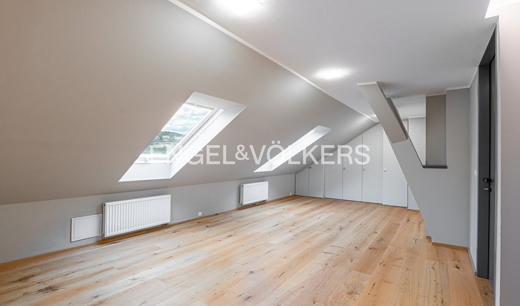 Pronájem bytu 4+kk 135 m², Praha – náhled fotky 9