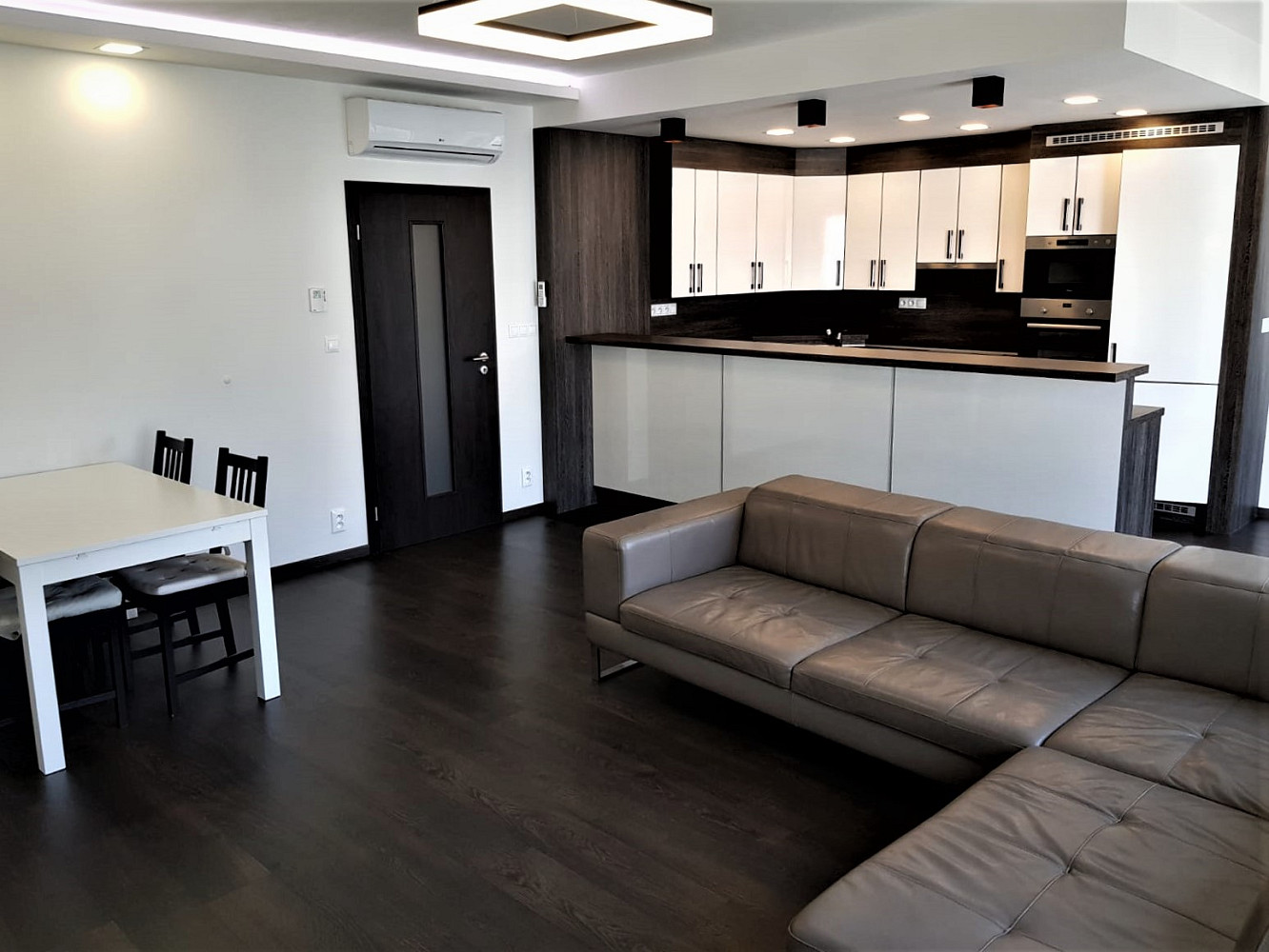 Pronájem bytu 4+kk 119 m² – fotografie 3