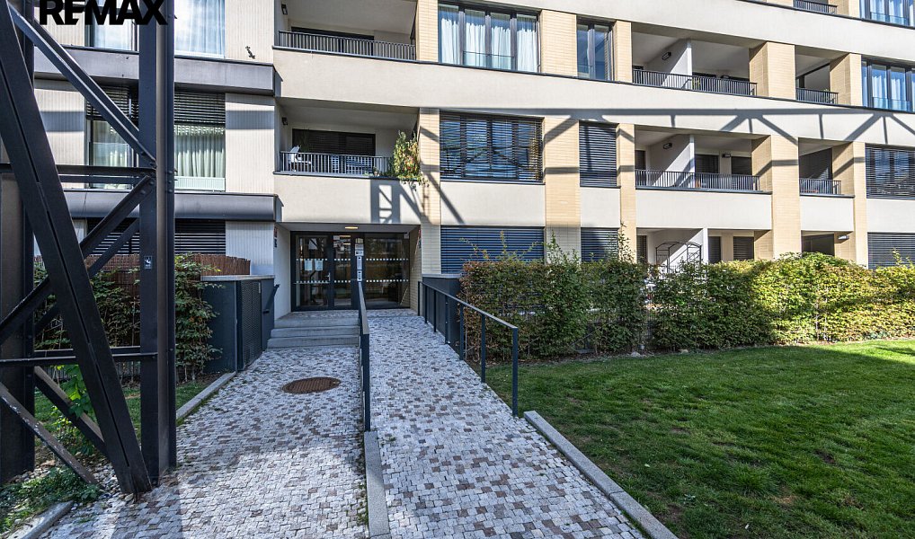 Pronájem bytu 2+kk 60 m², Praha – náhled fotky 2