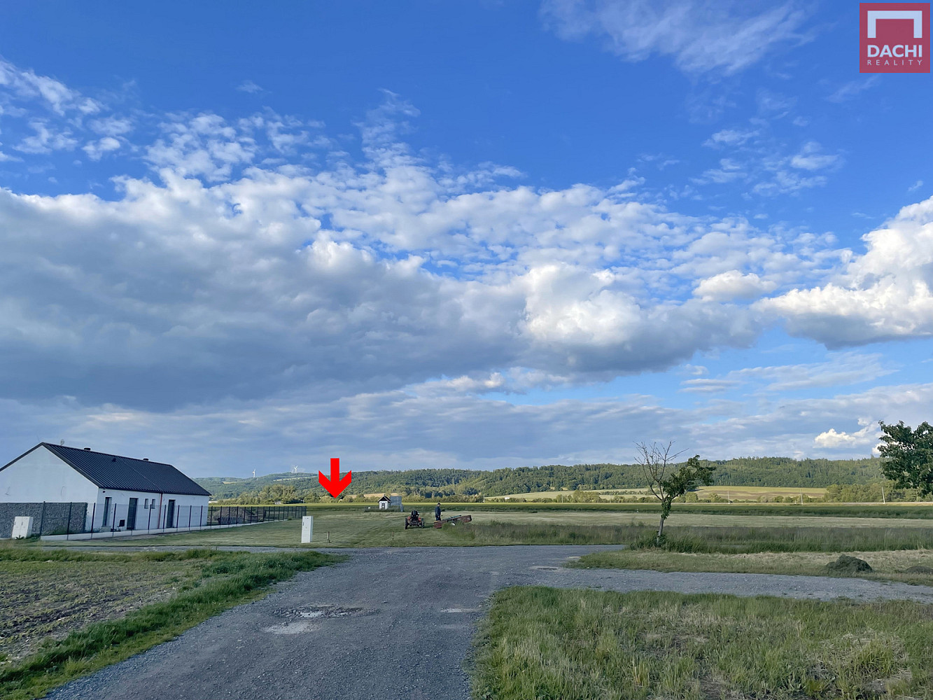 Prodej stavebního pozemku 1 607 m² – fotografie 2