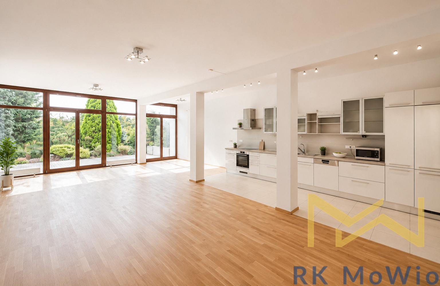Pronájem domu 360 m² s pozemkem 857 m²