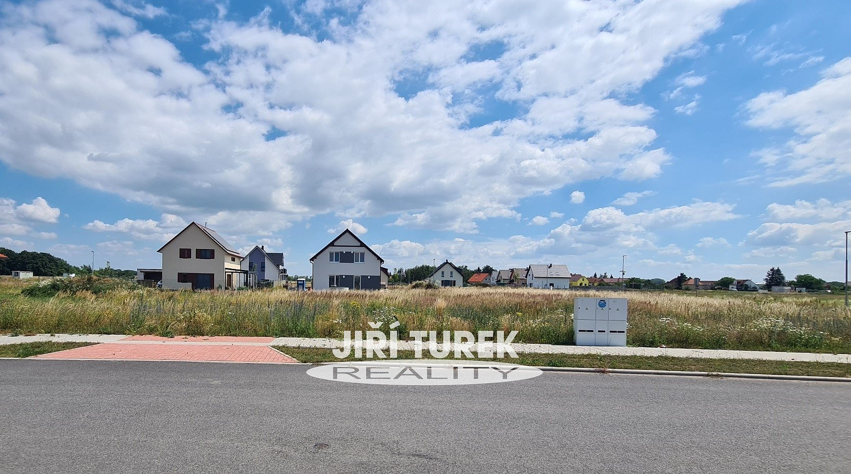 Prodej stavebního pozemku 697 m² – fotografie 2